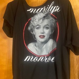 Size 22/24 off the left shoulder Marilyn Monroe tshirt